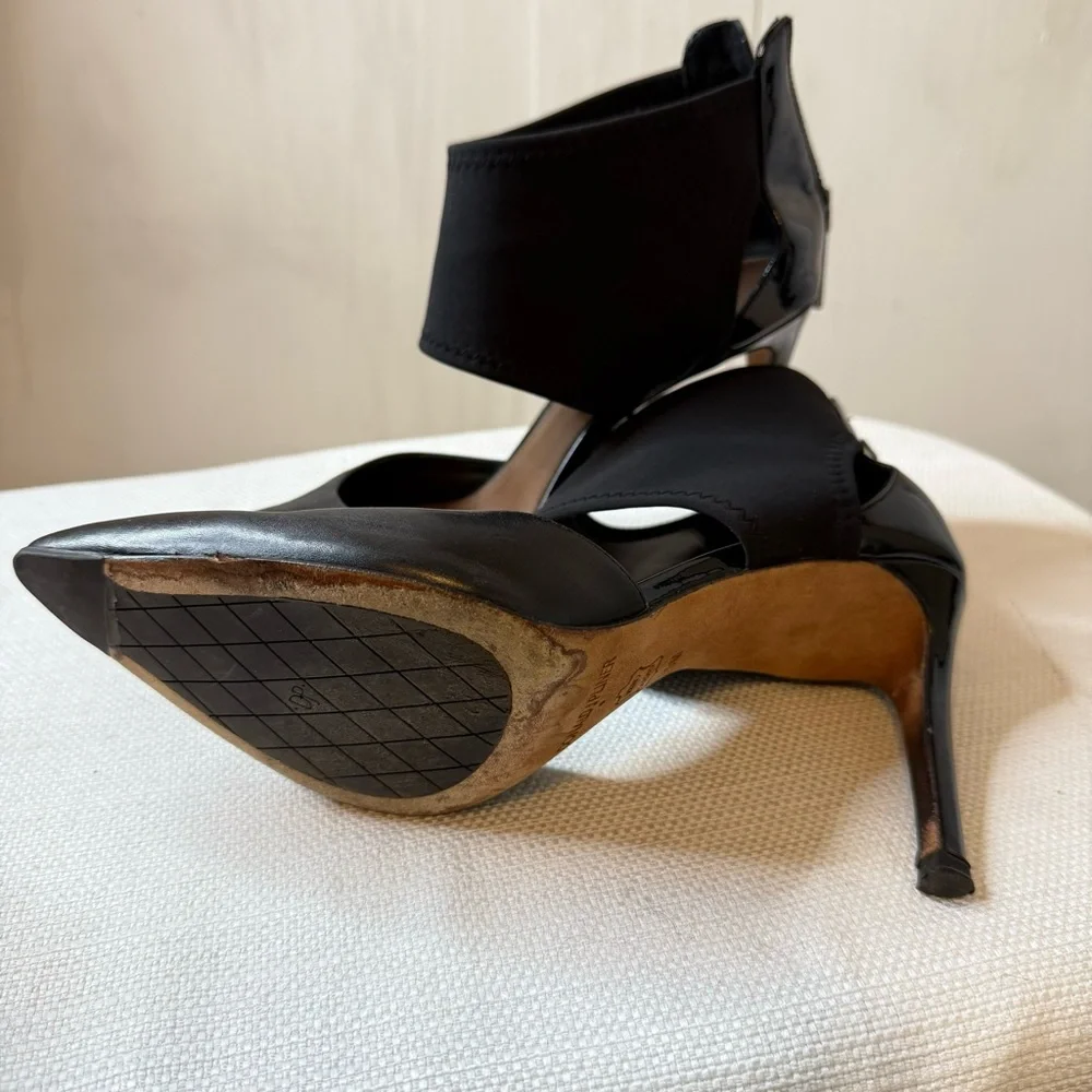 DONALD J PLINER Black Leather Ankle Band Heels 9